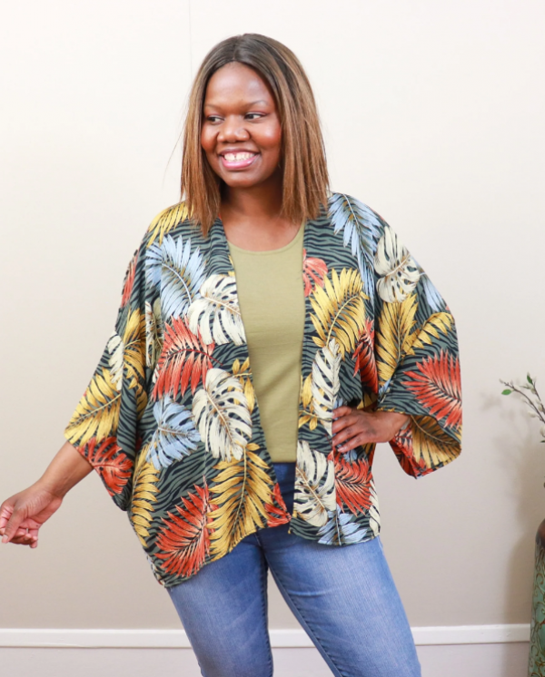 Jaket Kimono dengan Motif Daun Tropis